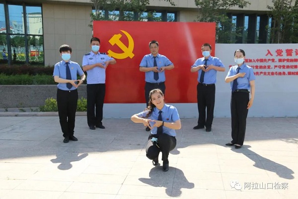 ���굳ʷ����ɫ�򿨣�����100����